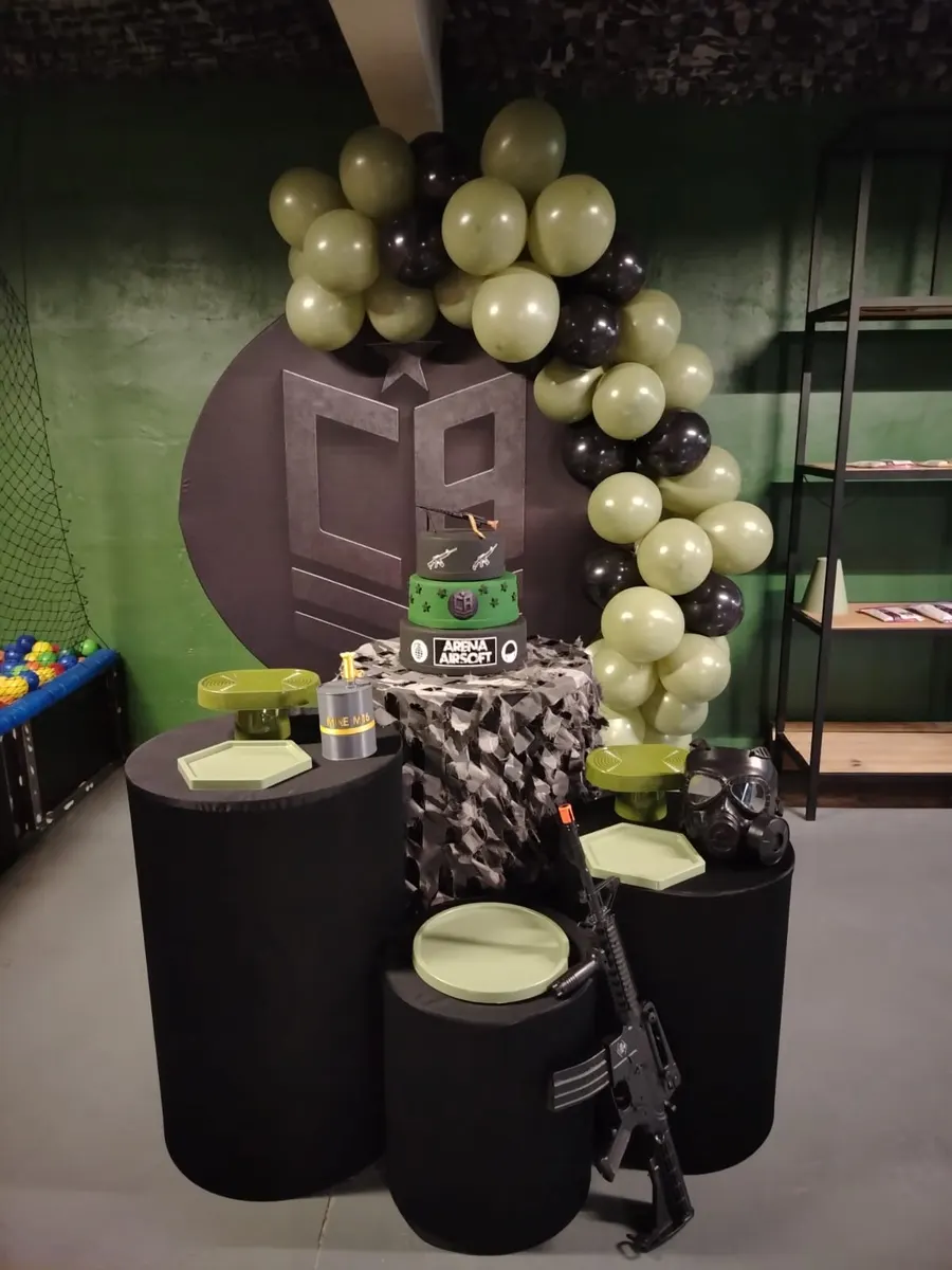 Mesa de festa de aniversário temática na Campidele Airsoft